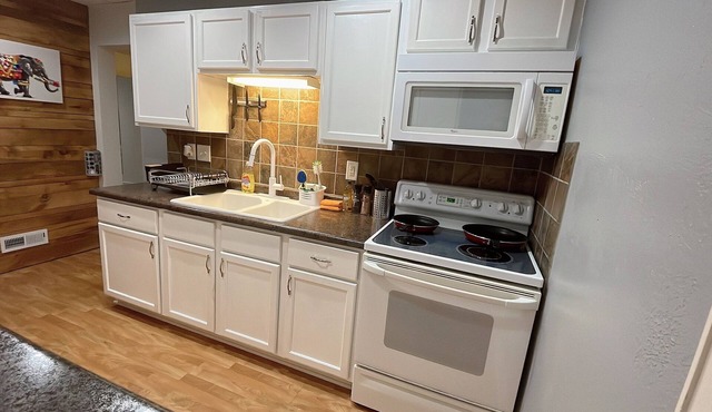 1103#201-Charming 2-bedroom apartment with AC, WiFi in brilliant Dubuque