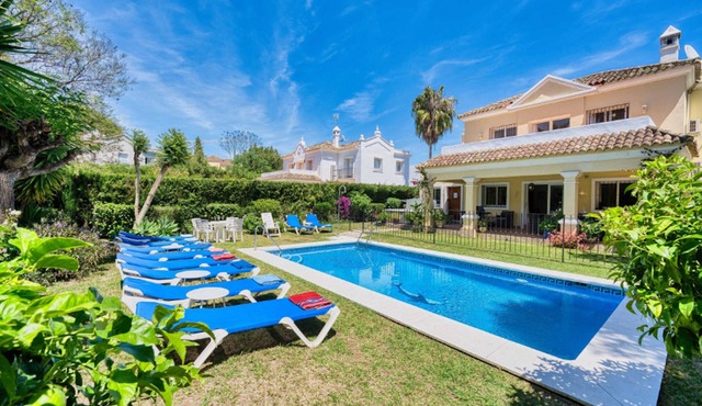 1106- Bel Air Family Villa