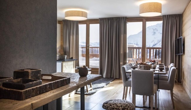 110m² apartment, full services 4 *, 3 + 1 bedroom, 3 bathrooms/d, large south terrace, 2 parking spaces