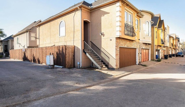 111 3BR The R&R Uptown Galleria Dream House 121