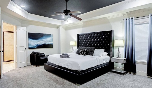 111 3BR The R&R Uptown Galleria Dream House 127.