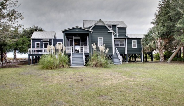 1111 Middle Street by AvantStay | Charming Historic Cottage + Beach Access