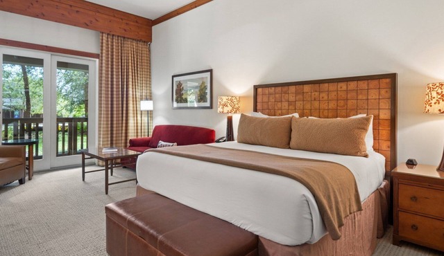 1116 Studio The Lodge At Spruce Peak Ski in in Ski out First floor