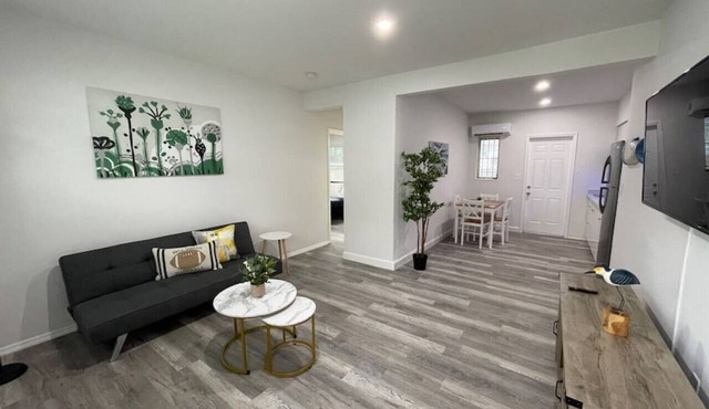 1117 Apt 3 · 1bed/1bath apt w/parking & patio great location !