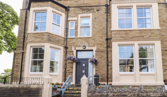 112 BALMORAL ROAD, pet friendly, with a garden in Morecambe