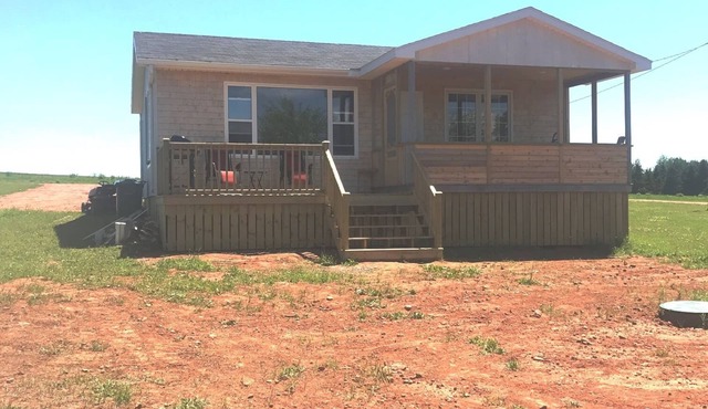 112 waterfront cottage close to beaches w/hot tub