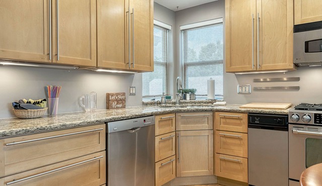 1121 Bungalow Bill Pool Side Retreat