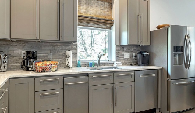 1121 Cottleville Cabana Pool Side Getaway