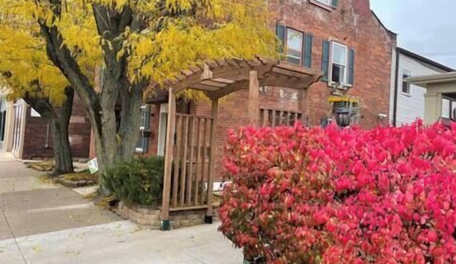 1129#1- Market view studio/steps Millwork district