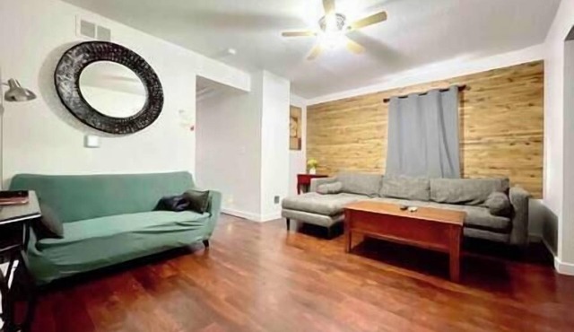 1129#4/Prime Downtown Dubuque, Cozy Brick Charm