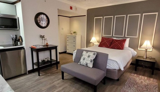 113 · Industrial Chic #113 - Hotel Phillips