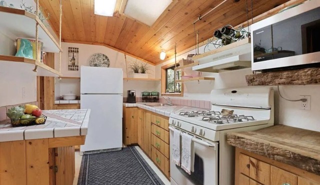 114 acres! Wooded Serenity - Gold Camp Green Cabin