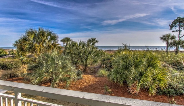 116 Breakers-Oceanfront with Pool & Kiddy Pool. Steps to Dining & Shopping