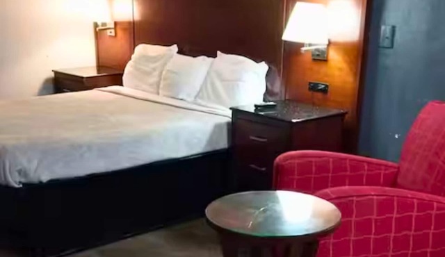 116 Gated King Bed Hotel Room