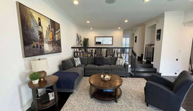 116 Lovely Woodland Hills Home w/Pool & spa