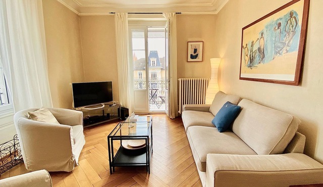 117 * Bright, classic and elegant, close to train station