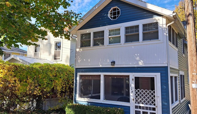 117 East 4th in the Heart of Lakeside!