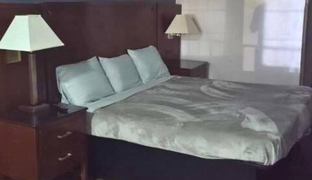 117 Gated King Bed Hotel Room