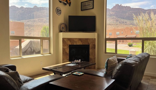 11A5 Steps Away from Pool with Amazing Moab Views