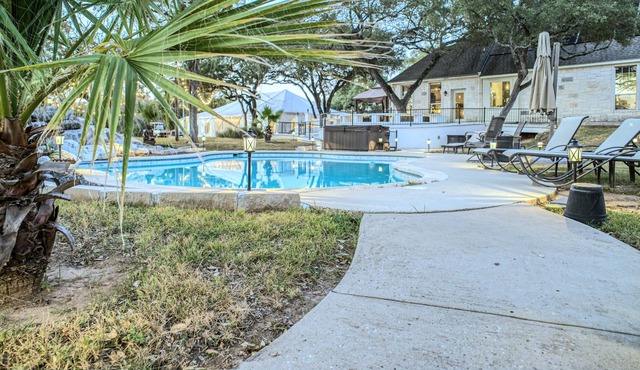 11acre Retreat w/ Heated Pool & Hot Tub