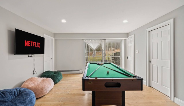 11BR Retreat w Pool & Game Room