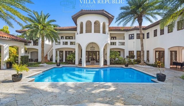 11br Villa Calabassa on the Water