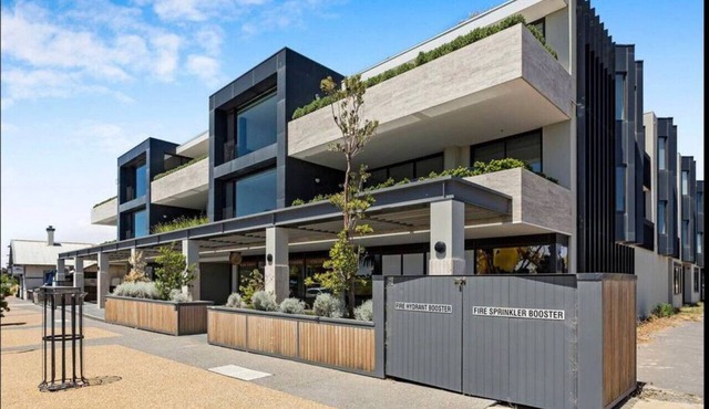 11ESP · What a spot! Perfect for that Mornington Getaway!