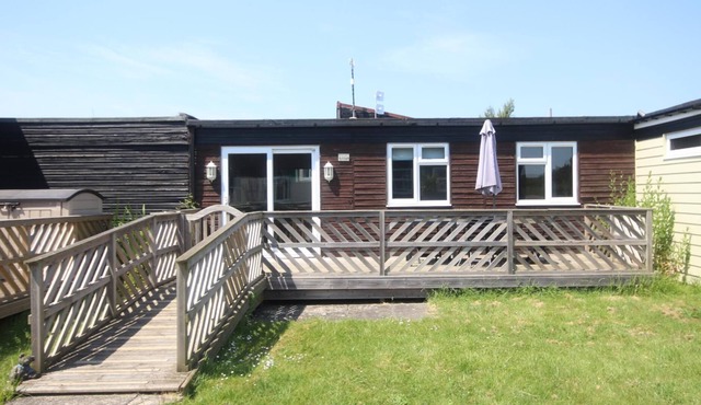 11G Medmerry Park 2 Bedroom Budget Chalet