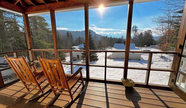 11G Quintessential New England Cottage With Fantastic Views! Pool gym Passes