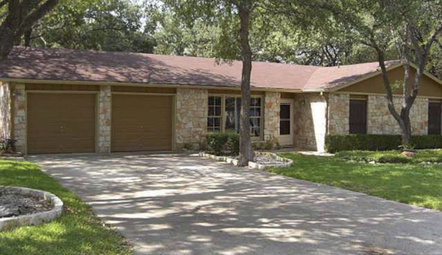 12 acre park, huge kitchen, lots of open and private living spaces
