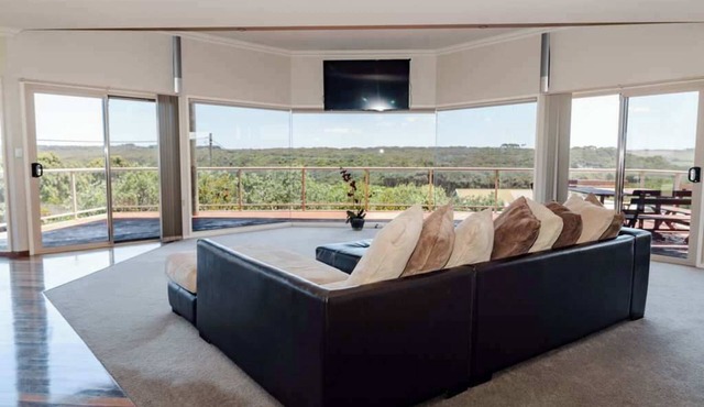 12 Apostles Beach House; with ocean & valley views