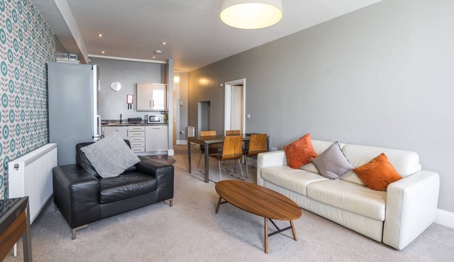 12 Astor House - one bed garden apartment with patio and stunning uninterrupted sea views