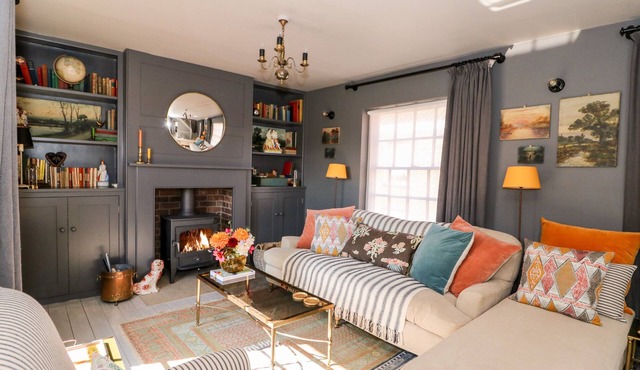 12 BANKS STREET, pet friendly, luxury holiday cottage in Horncastle