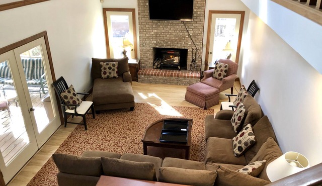 12 bdrm~THE SHIRE~6miles Chatt.~🥇2Houses XL HOT TUB 1,000sqft deck