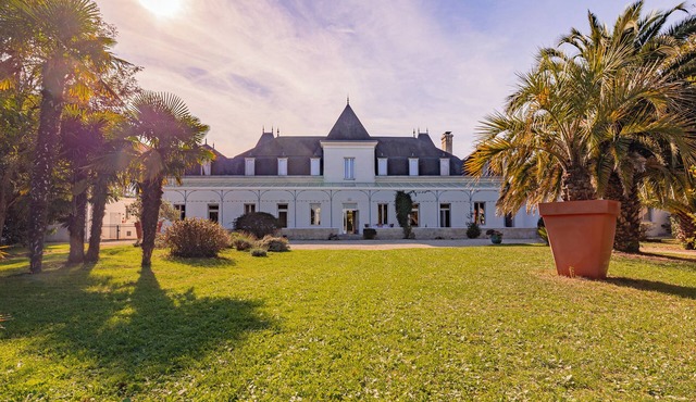 12-Bedroom Château with Private Park – Perfect for Families & Friends in Oléron