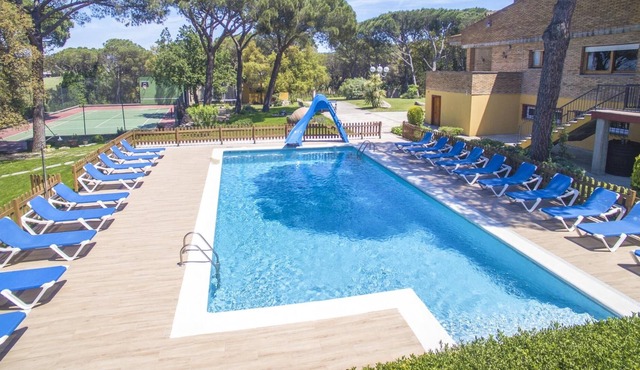 12 bedrooms Mansion|Tennis court & Large Pool |Games room, BBQ, near Beaches.