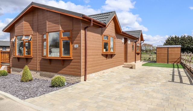 12 BUCKLESHAM PARK, family friendly in Trimley St Martin