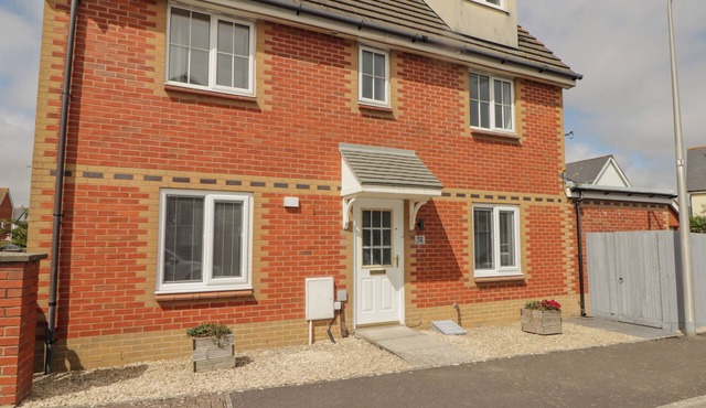 12 CLOS YR WYLAN, pet friendly, character holiday cottage in Barry