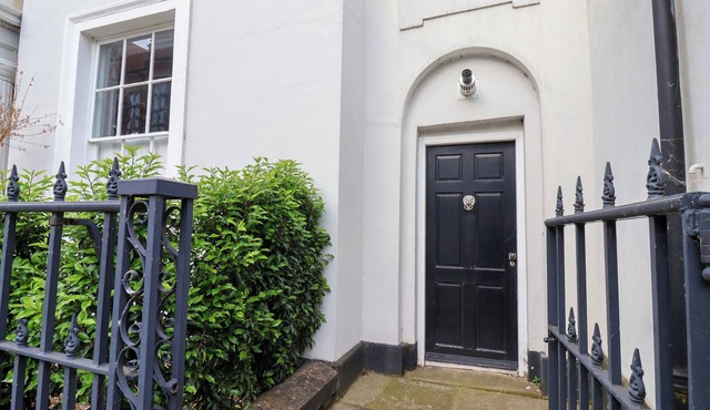 12 CROSS STREET, family friendly, with a garden in Beverley