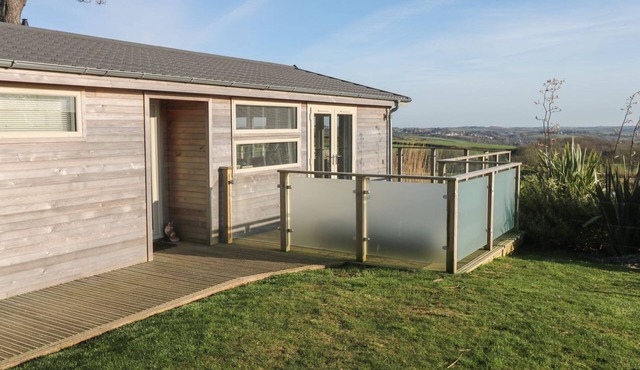 12 FARAWAY FIELDS, pet friendly, luxury holiday cottage in Dobwalls