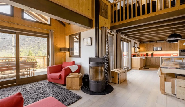 12 guests big and fully renovated chalet 10mn drive from the ‘3 Vallées’ !