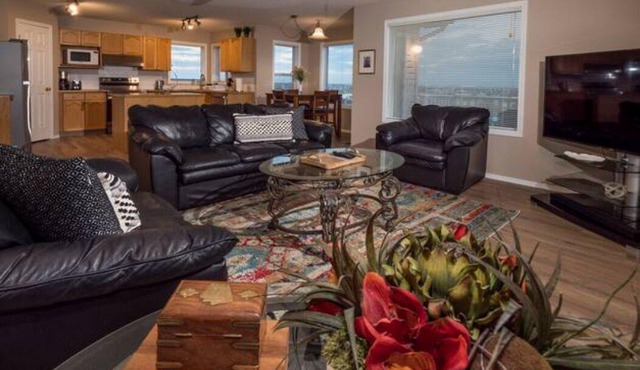 12+ Guests near downtown & airport