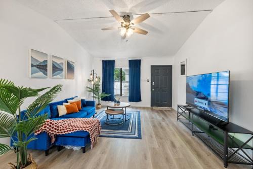 12 Guests near Lackland AFB 9630 SeaWorld