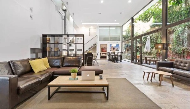 12 guests Private garden Duplex next to LasRamblas