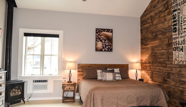 #12 Honeymoon in a Historic Inn, Coffee Cottage