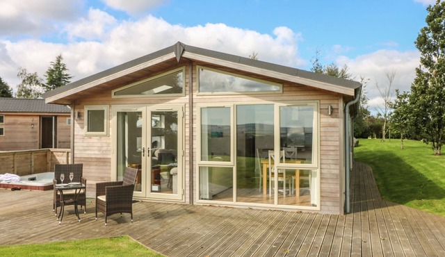 12 HORIZON VIEW, pet friendly, luxury holiday cottage in Dobwalls