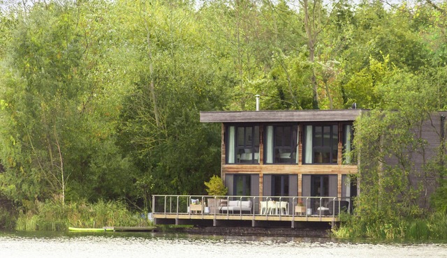 12 Longdoles Bank, Lakes by Yoo, sleeps 8 +2 kids (1 up to 5yrs), spa access