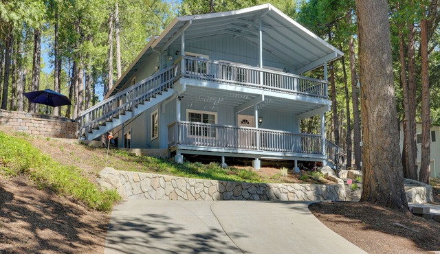 12 Mi to Apple Hill: Family-Friendly Cabin Retreat