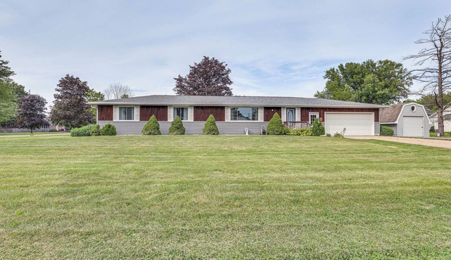 12 Mi to Castle Rock Lake: Serene New Lisbon Home!