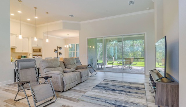 12 Mi to Crystal River! Home w/Furnished Lanai